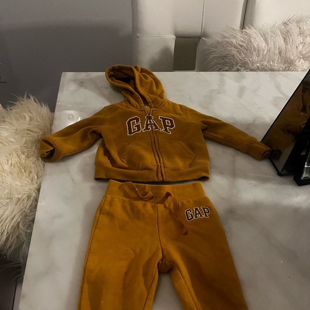 Gap sweatsuit
